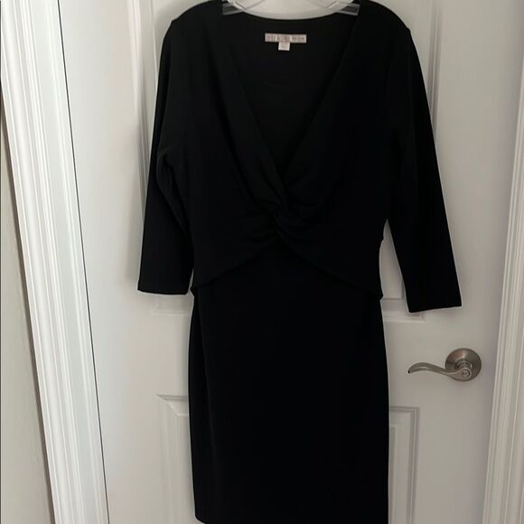 Boston Proper Twist Front Stretch Fabric Body Flattering SZ 12 - Picture 1 of 9